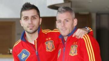 <b>DESPARPAJO. </b>Usín y Miguelín, el ataque español.