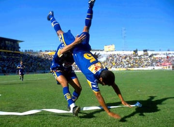 La Piedad celebrando un gol ante Chivas en el Verano del 2002. 