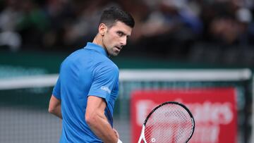 Paris (France), 03/11/2022.- Novak Djokovic of Serbia in action during his match against Karen Khachanov of Russia at the Rolex Paris Masters 2022 Tennis Tournament in Paris, France, 03 November 2022. (Tenis, Francia, Rusia) EFE/EPA/CHRISTOPHE PETIT TESSON
