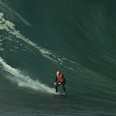 Ola gigante de récord en Nazaré para el surfista ciego Matt Formston