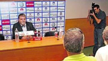 <b>CON LAS IDEAS CLARAS. </b>El consejero Antonio Padrón explicó, en la Cadena SER, que la prioridad de los dirigentes es que el club siga con vida muchos años.