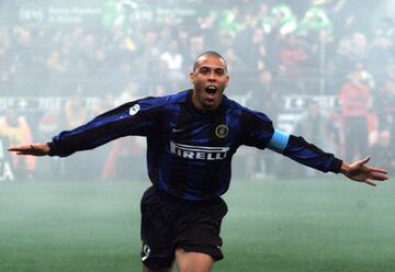 Temporadas en el FC Inter: 1997-2002
Temporadas en el AC Milan: 2006-08