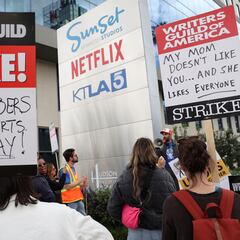 How much does Netflix pay screenwriters?