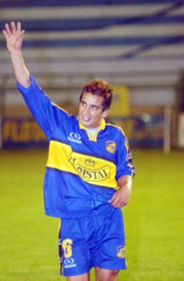 El 3 de diciembre del 1995, Rodolfo Moya anotó su primer gol en Primera. Fue en el 3-2 de Everton sobre Colo Colo, cuando tenía 16 años y 129 días.