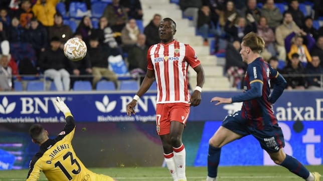 El Almería baila al ritmo de Dion Lopy