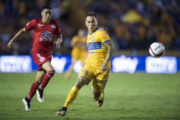 El duelo entre Lobos BUAP vs Tigres no solo luce disparejo en el aspecto de las plantillas y las nóminas. Entre los entrenadores también existe una enorme diferencia, ya que Ricardo Ferretti supera por mucho en experiencia a Rafael Puente con 311 victorias en la primera división de México, contras los ocho triunfos del joven técnico del equipo poblano. 


