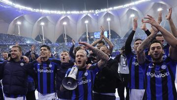 Inter's players celebrate with the fans after winning the Italian SuperCup football match between AC Milan and Inter Milan, at the King Fahd International Stadium in Riyadh on January 18, 2023. (Photo by Giuseppe CACACE / AFP)