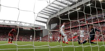 David De Gea saves from Matip.