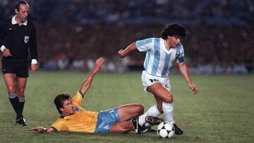 Zico marcando a Diego Maradoa