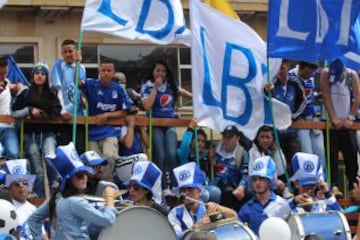 Las calles de Bogotá se pintan de azul y blanco