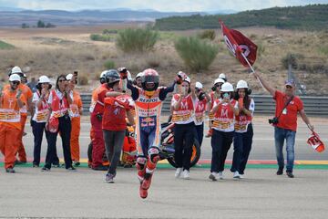 Marc Márquez se paseó en el Gran Premio de Aragón y podría convertirse en campeón del Mundo de Moto GP en Buriram acabando por delante de Dovizioso con un margen de dos o más puntos.