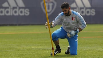 Futbol, entrenamiento de Universidad de Chile
 El jugador de Universidad de Chile Johnny Herrera  es fotografiados durante  el entrenamiento  en las canchas del CDA en Santiago, Chile.
 17/10/2017
 Ramon Monroy/Photosport