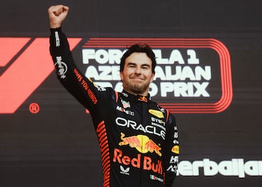 Sergio Pérez en el podio de Gran Premio de Azerbaiyán que se disputa en la ciudad de Bakú.