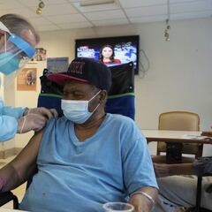 ¿Puede contraer covid-19 después de la segunda vacuna?