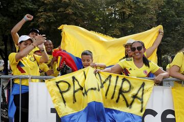 Muchos colombianos salieron a las calles de París para celebrar el triunfo de Egan Bernal en el Tour de Francia. La capital francesa se viste de amarillo, azul y rojo.