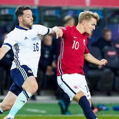 Odegaard baila en su jardín