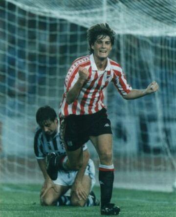 Comenzó en las categorías inferiores del Athletic. Subió al primer equipo en 1992 donde jugó un total de 426 partidos hasta su retirada en 2006.