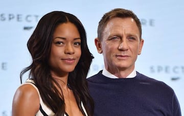 Naomie Harris y Daniel Craig en Spectre