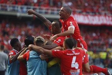 América de Cali venció 2-0 a Junior de Barranquilla  en el estadio Pascual Guerrero y se coronó campeón de la Liga Águila 2019-II.