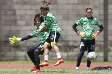 Atlético Nacional se alista para enfrentar a Santa Fe por los cuartos de final de la Liga Águila Femenina. La ida se jugará este 17 de mayo en Itagüí.  