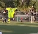 El arquero del momento en Chile volvió a sorprender y anotó un golazo de tiro libre