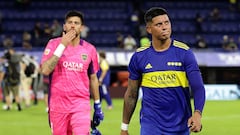 Boca Juniors' players leave the field after losing against Huracan after the end of the Argentine Professional Football League match at La Bombonera stadium in Buenos Aires, on March 6, 2022. (Photo by ALEJANDRO PAGNI / AFP)