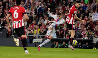 El disparo de Ferrán Torres supuso una ocasión para el Barcelona.