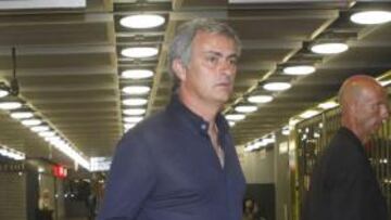 <b>EN GINEBRA. </b>Mourinho, tras aterrizar ayer en Ginebra a las 21:50h.