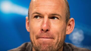EPA8453. MÚNICH (ALEMANIA), 10/04/2018.- El extremo del Bayern de Munich Arjen Robben ofrece una rueda de prensa en Múnich (Alemania) hoy, 10 de abril de 2018. El Bayern de Munich se enfrenta mañana al Sevilla en el partido de vuelta