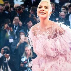 Lady Gaga cumple 33 años de vacaciones y en la cumbre de su carrera