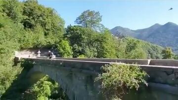 Nueva toma de la escalofriante caída de ciclista por un barranco