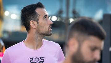 Fort Lauderdale (Usa), 18/10/2023.- Inter Miami defender Sergio Busquets arrives to the stadium before the MLS regular season match between Inter Miami vs Charlotte at DRV PNK stadium in Fort Lauderdale, Florida, USA, 18 October 2023. EFE/EPA/CRISTOBAL HERRERA-ULASHKEVICH