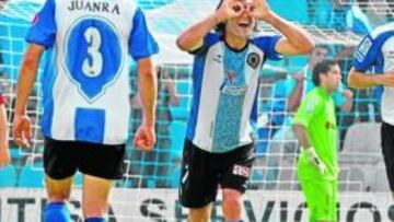 <b>CON GAFAS. </b>Rufete parecía no creerse la goleada del Hércules a la Real Sociedad.