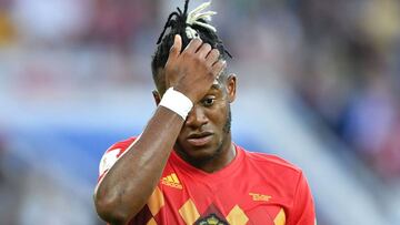 El delantero de Bélgica intentó patear el balón al arco después del gol de su equipo, pero lo estrelló en el poste para después recibir el 'karma' en su rostro.