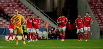 De Jong se lamenta tras encajar uno de los goles del Benfica