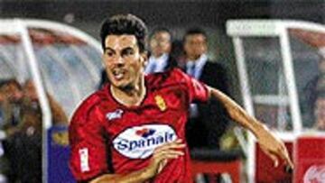 <b>PREPARADO</B>. Poli está listo para frenar esta noche a David Beckham.