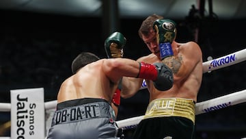   (L-R), John Ryder (ENG) and Saul -Canelo- Alvarez (MEX) during the fight "The King Coming Home" for the Super Middleweight titles, endorsed by the World Boxing Council (WBC), the World Boxing Organization (WBO), the World Boxing Association (WBA) and the International Boxing Federation (IBF), at Akron Stadium, on May 6, 2023.

<br><br>

(I-D), John Ryder (ENG) y Saul -Canelo- Alvarez (MEX)  durante la pelea "The King Coming Home" por los titulos Supermedio, avalados por el Consejo Mundial de Boxeo (CMB), la Organizacion Mundial de Boxeo (OMB), la Asociacion Mundial de Boxeo (AMB) y la Federacion Internacional de Boxeo (IBF), en el  Estadio Akron, el 06 de Mayo de 2023.