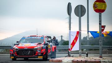 Dani Sordo se despide de su coche en Cantabria