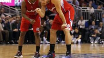 Chris Paul y Blake Griffin conversan durante un partido de la temporada pasada.