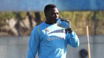Kameni en un entrenamiento con el Espanyol