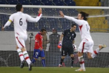 Contra letal de Irán. Claudio Bravo y José Pedro Fuenzalida se lamentan.