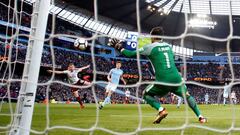 Claudio Bravo fue titular en goleada del City por la FA Cup