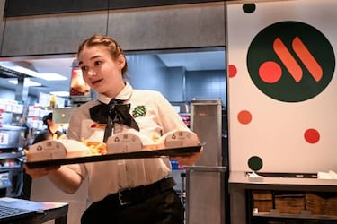 Rusia reabre su propia versión de McDonald’s: así se llama y su logo