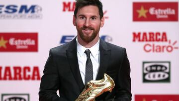 Barcelona's Lionel Messi poses with his Golden Boot trophy during a ceremony in Barcelona, Spain, November 24, 2017. REUTERS/Albert Gea