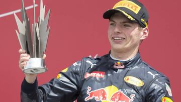 Max Verstappen en el podio de Silverstone.