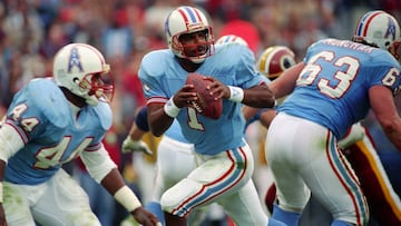 Moon llegó a los Houston Oilers  en 1984 y de ahí se desprendió para 17 temporadas en la NFL.