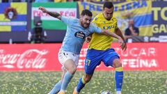 El defensa del RC Celta Javi Galán lucha por el balón con Gonzalo Escalante, del Cádiz, durante el partido de Liga en Primera División que Cádiz CF y Celta de Vigo disputaron la pasada campaña en el estadio Nuevo Mirandilla.