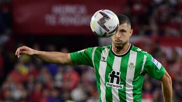 Real Betis' Argentinian midfielder Guido Rodriguez controls the ball during the SPanish league football match between Sevilla FC and Real Betis at the Ramon Sanchez Pizjuan stadium in Seville on May 21, 2023. (Photo by CRISTINA QUICLER / AFP)