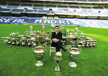 Miembro de ‘La Quinta del Buitre’, fue, junto con Martín Vázquez, el primero en debutar. Lo hizo en Murcia. Curiosamente, fue el último en despedirse: lo hizo en 2001, tras ganar la Liga y después de haber jugado 710 partidos (40 goles). Ganó dos Champions League, ocho Ligas, una Copa Intercontinental, dos Copas de España, dos Copas de la UEFA, cinco Supercopas de España y una Copa de la Liga.