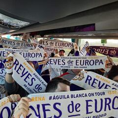 Dudek ‘apadrina’ a 1.500 madridistas en Polonia